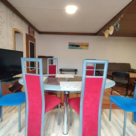 Lägenhet Spacious House For Groups Up To 12 Guests Dillenburg
